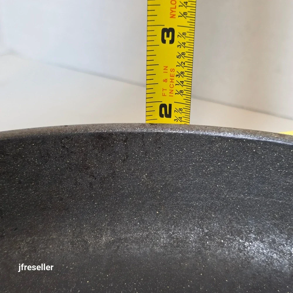 Le Creuset Yellow Enameled Cast Iron Skillet 10.5 Inch Frying Pan Pour Spouts